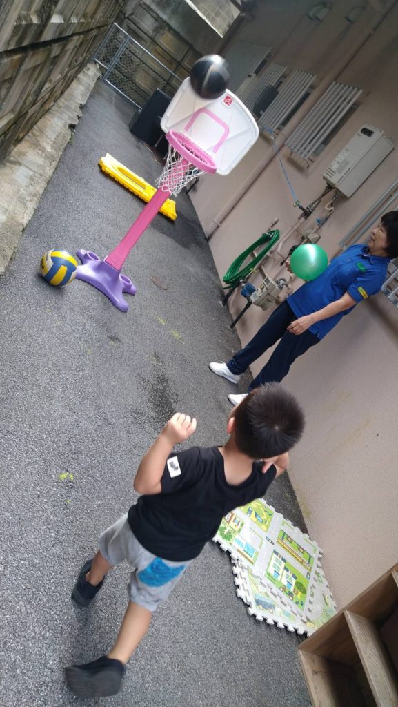 6.11(木)　創作活動「ナイスキャッチけん玉作り」