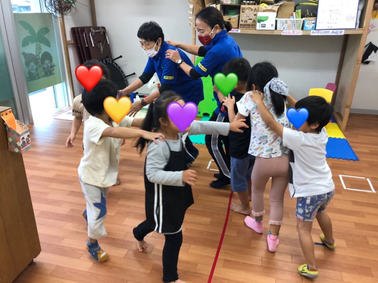 12.7(月)リズムで身体活動＆壁画作り